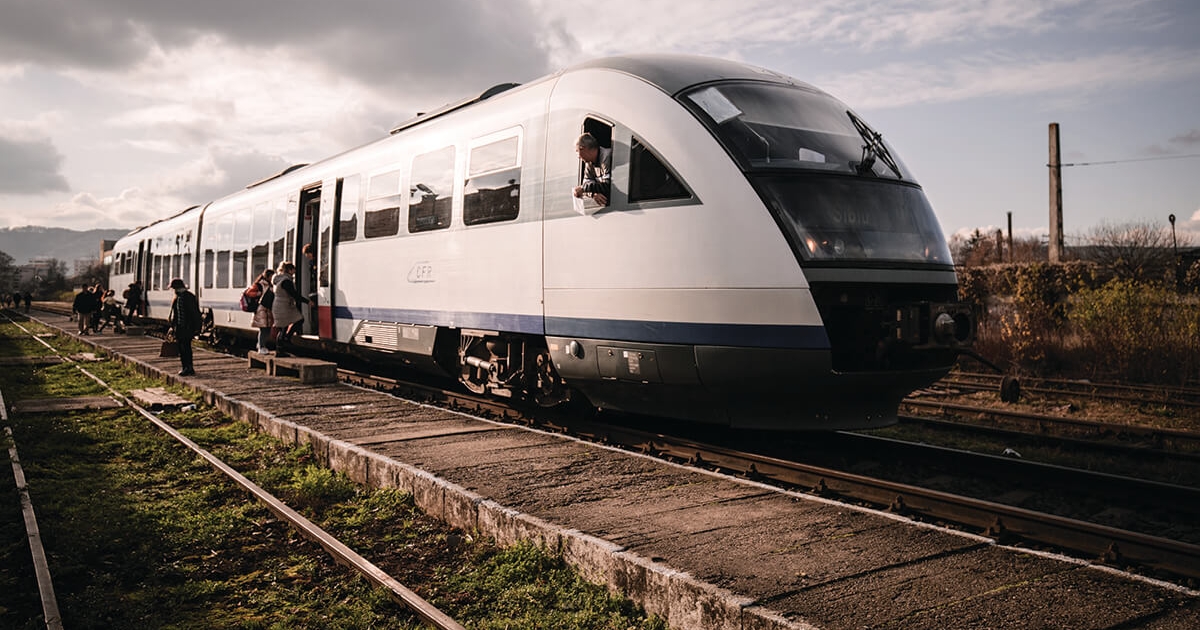 Sorompó a sínek mentén