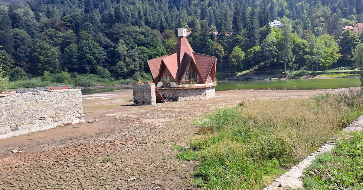 Miccsszagú tópart, tó nélkül