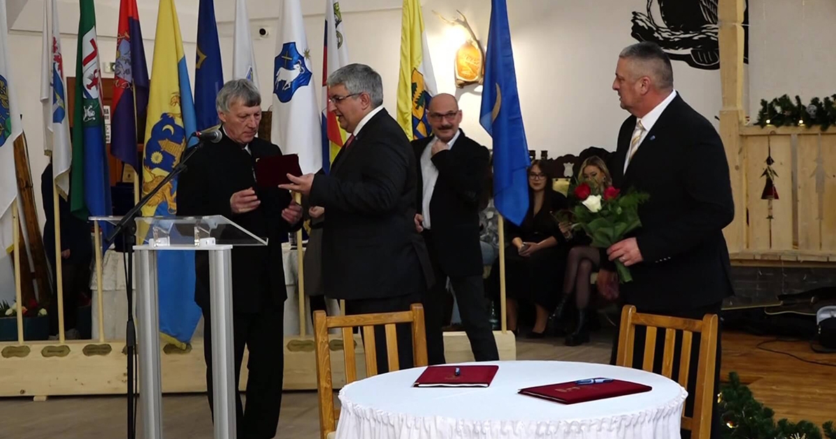 Dísztanácsülés a hála jegyében