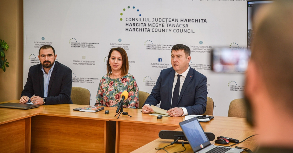 Videó – Előléptetéssel segítenék az édesanyák visszatérését