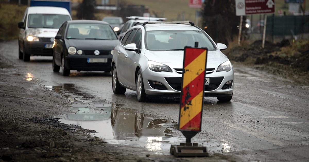 Tavaszig tényleg „göröngyös úton” járhatunk