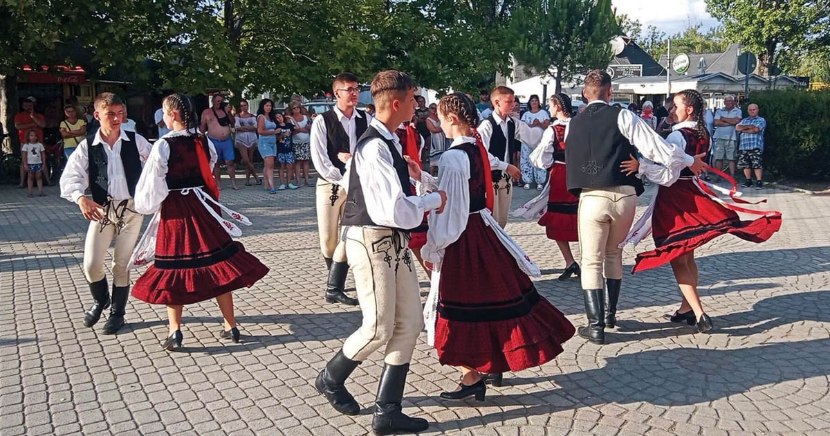 Gálaműsorral lépnek színpadra
