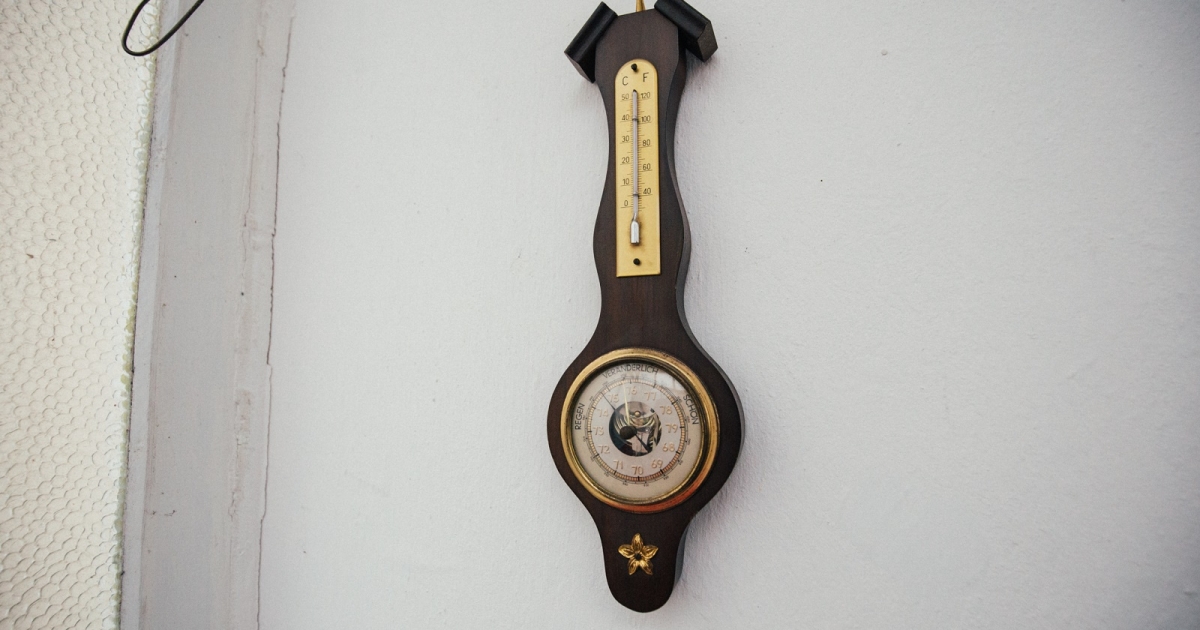 Ködös reggelen viharos a szél