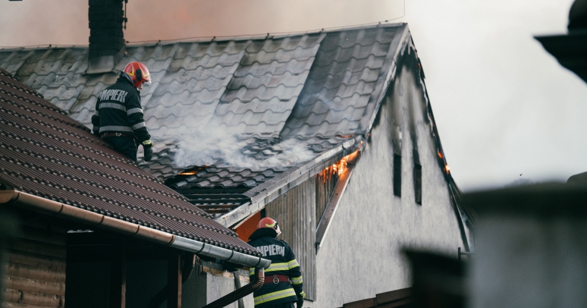 Tűz ütött ki egy gazdasági melléképületben Csíkjenőfalván