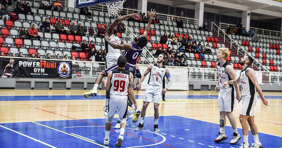 Nyolc ponttal kezdik a rájátszást