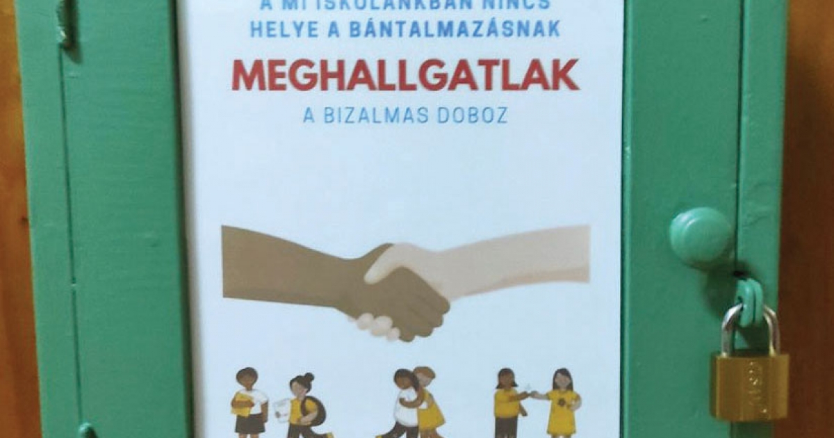 Leveleket vár a Bizalmas doboz