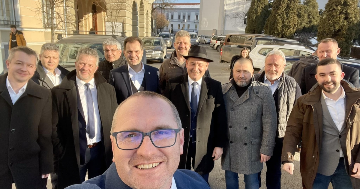 Tizenkét székelyföldi polgármester egy szelfin