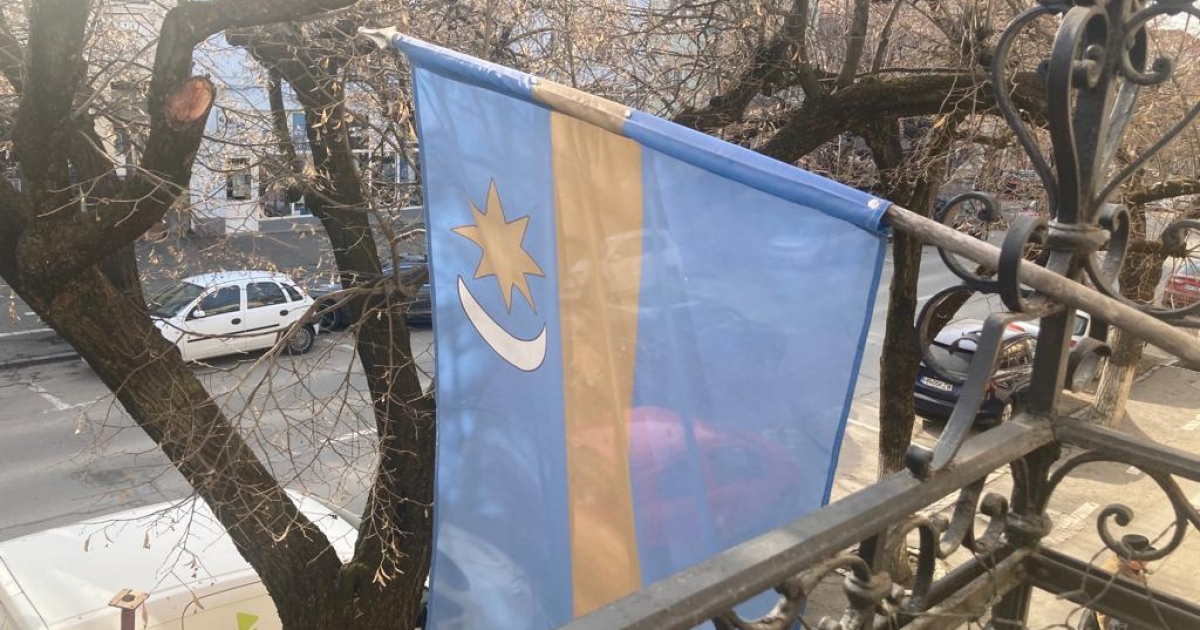 A parajdi kultúrotthonról és két udvarhelyi iskoláról is eltávolíttatta a székely zászlót a megye prefektusa