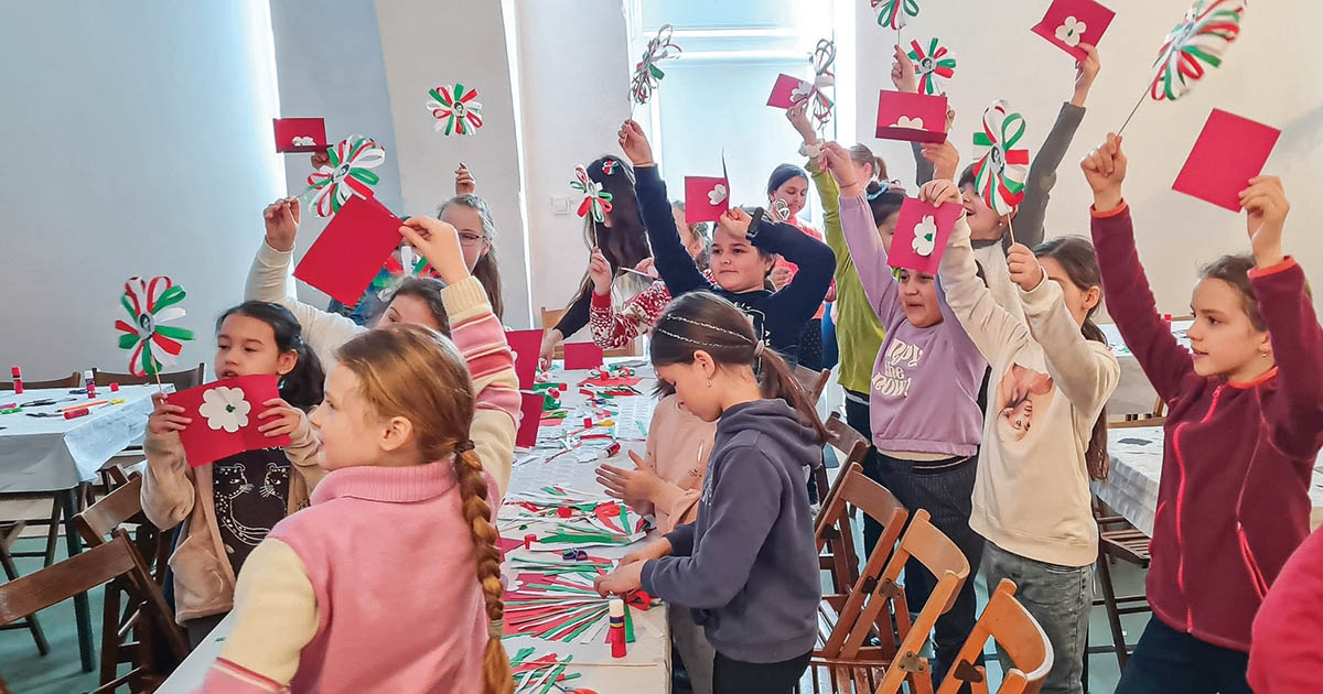 Nemzeti öntudatra nevelnek