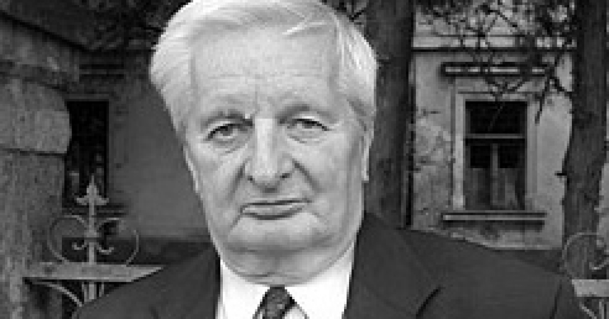 Elhunyt Pomogáts Béla