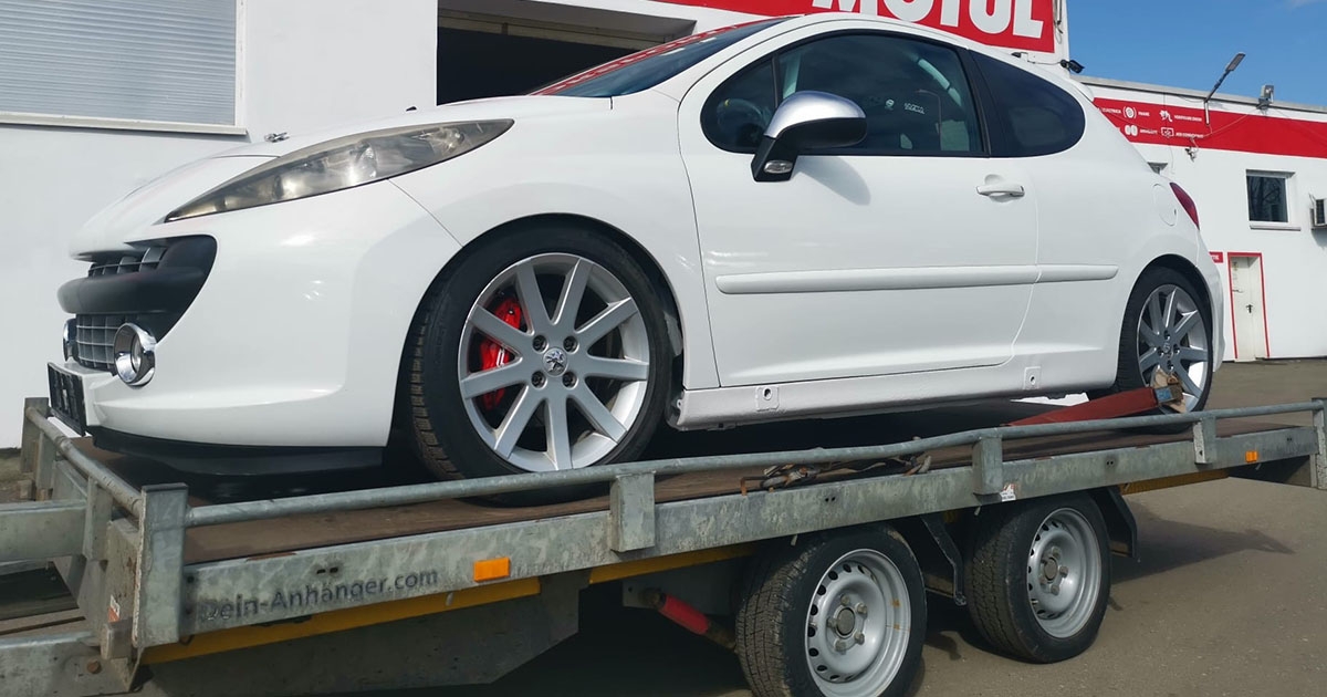 Új autóval kezdik az idényt