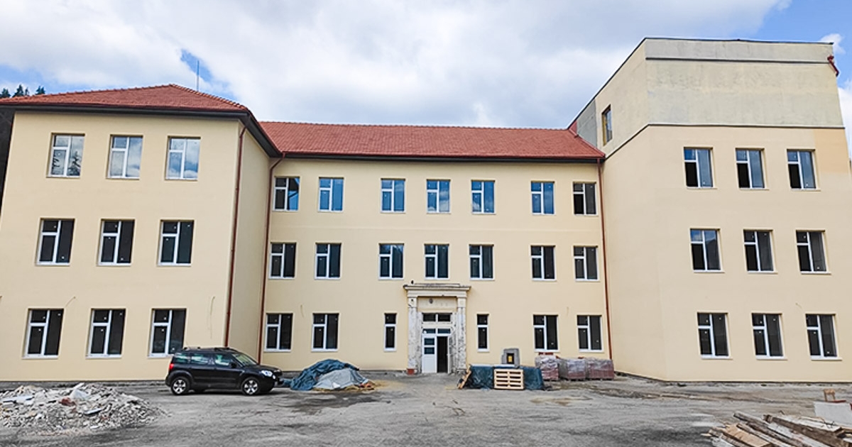 Több kivitelező dolgozik a fürdővárosban