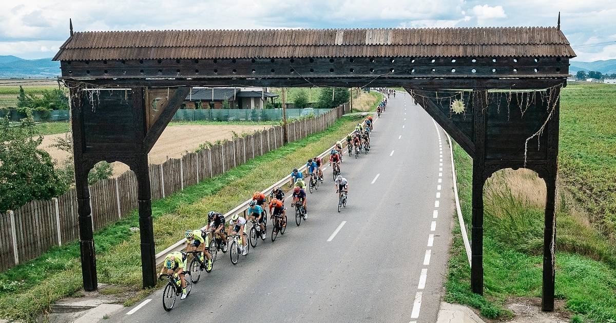 Tíz kontinentális csapat a rajtnál