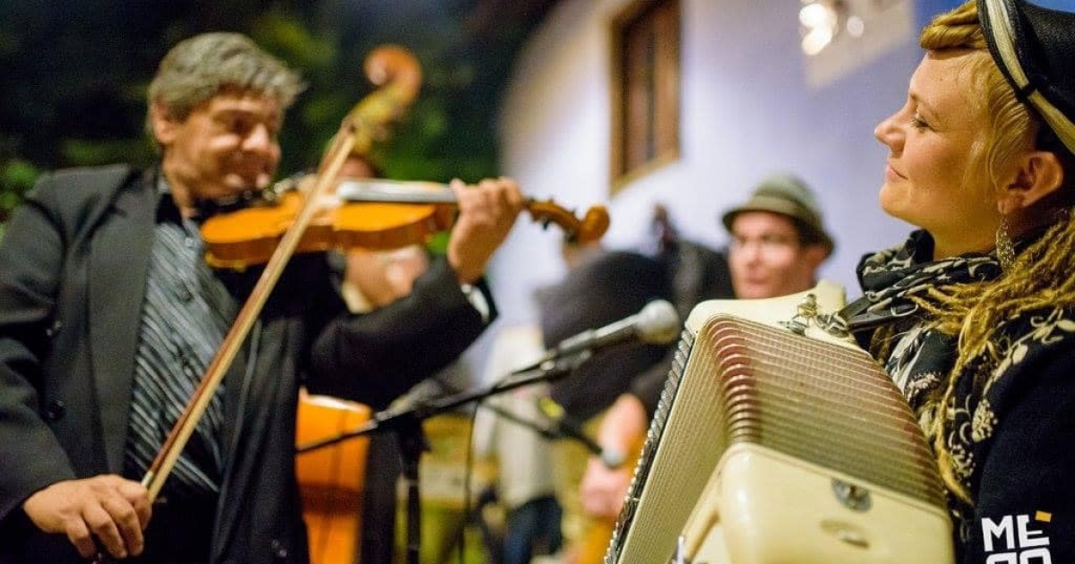 Igazi világzenei csemegékkel érkezik a Méra Világzenei Csűrfesztivál!