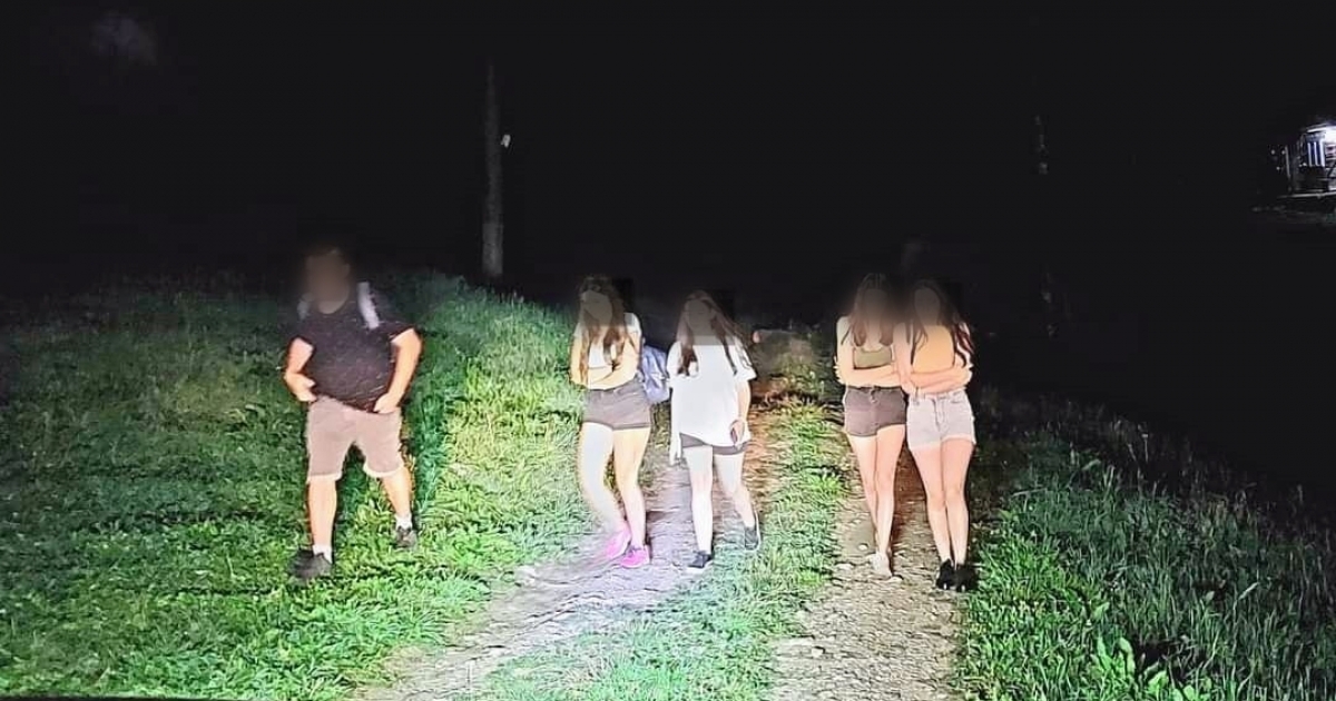 Eltévedt turistákat mentettek meg az éjszaka a gyergyószentmiklósi hegyimentők