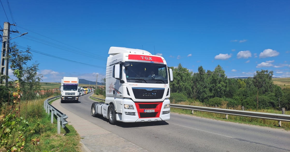 Spontán tiltakozásba kezdtek a fuvarozók