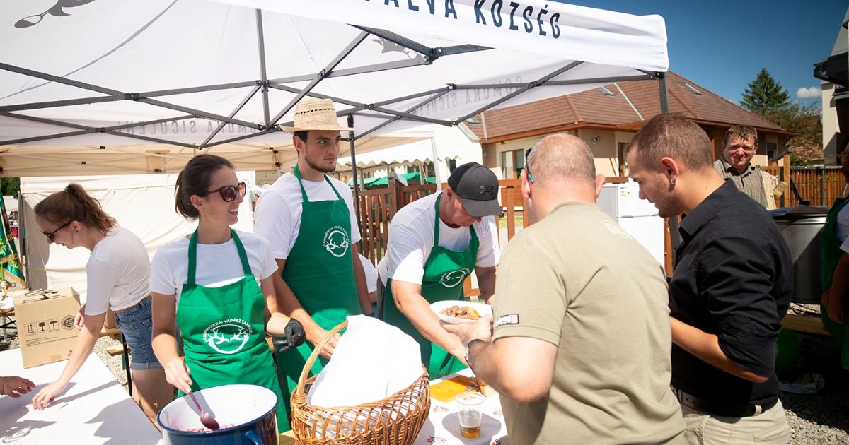 Csípték a jófej hagymákat Madéfalván