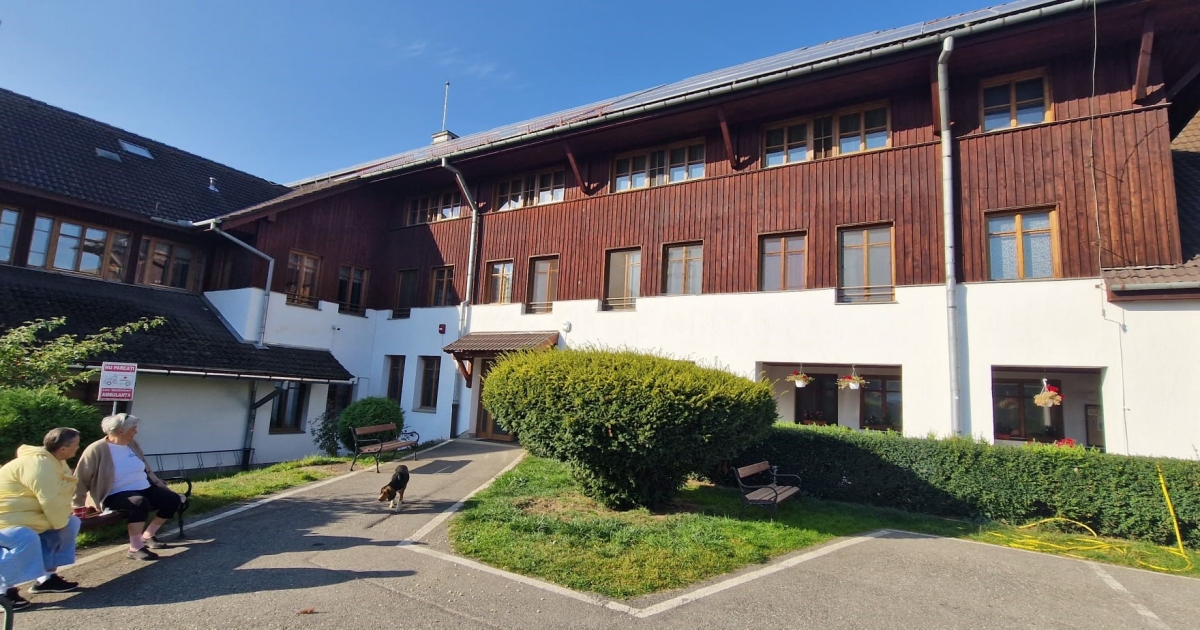 Napelemeket szereltek a Szent Erzsébet Idősek Otthona tetejére