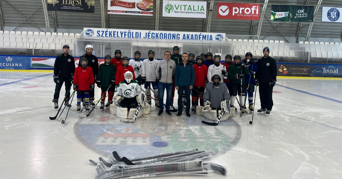 Harminc ütővel segítik a csapatokat