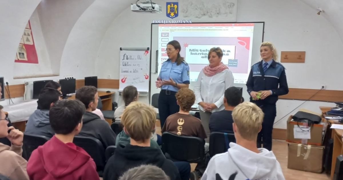 A békés viselkedést népszerűsítették az iskolákban a rendőrök