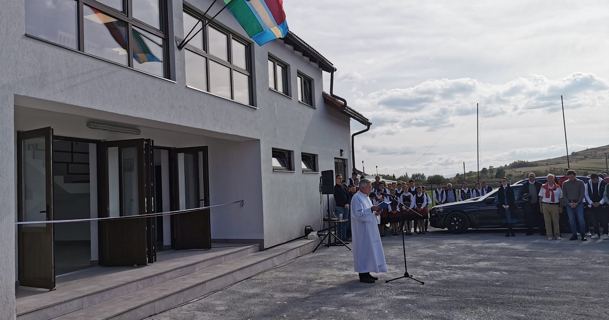 Új sportközpont Csíkszentdomokoson