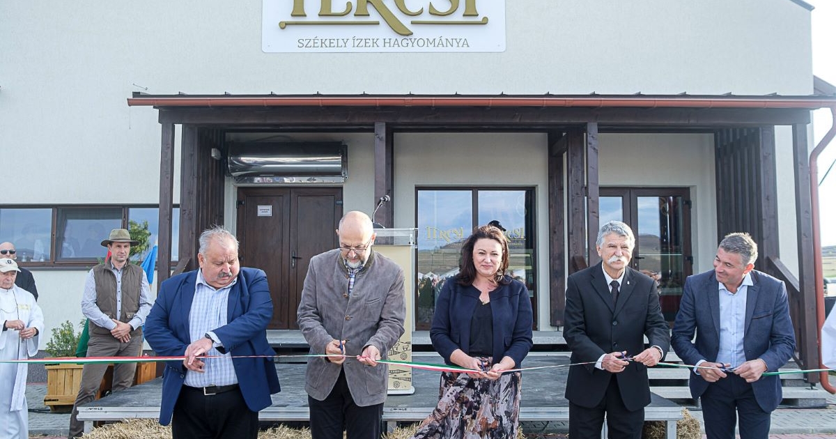 Felavatták a csíkjenőfalvi Tercsi vágóhidat és húsfeldolgozó üzemet