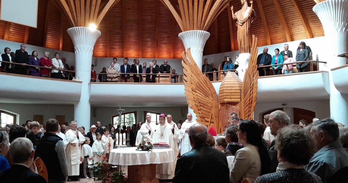 Búcsú a húszéves Millenniumi templomban