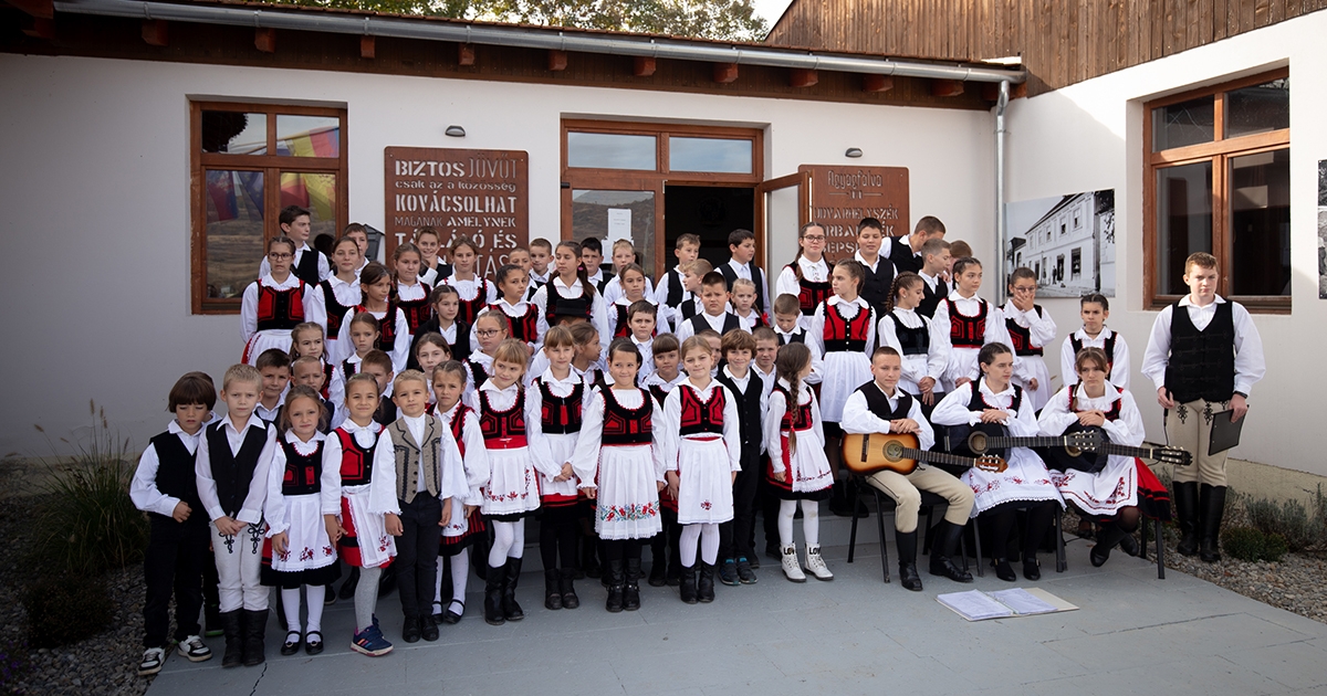 Petőfi hazafias verseit zengték