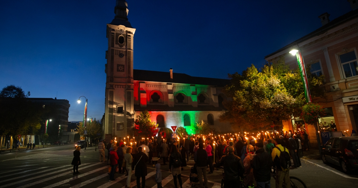 Fáklyás felvonulással emlékeztek az ’56‑os forradalom áldozataira Székelyudvarhelyen