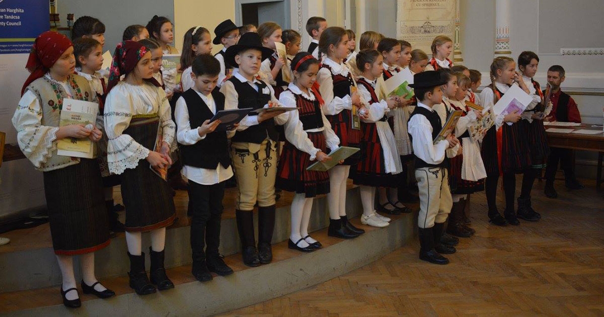 Csak tiszta forrásból népdalvetélkedő