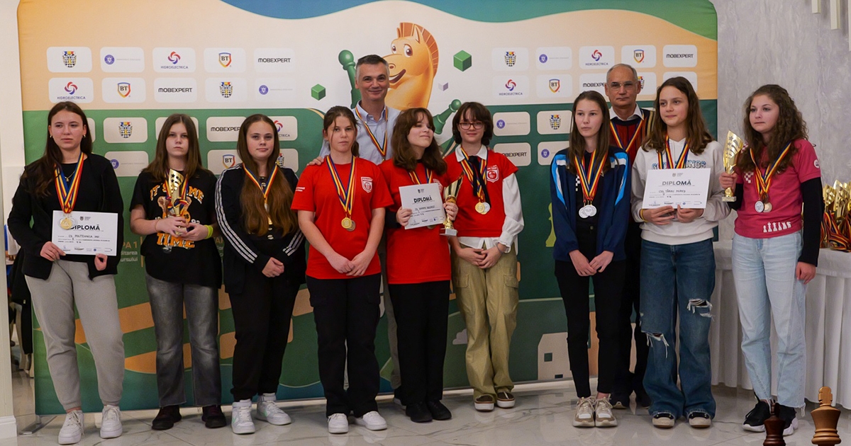 Bronzérmesek a gyergyóalfalvi lányok