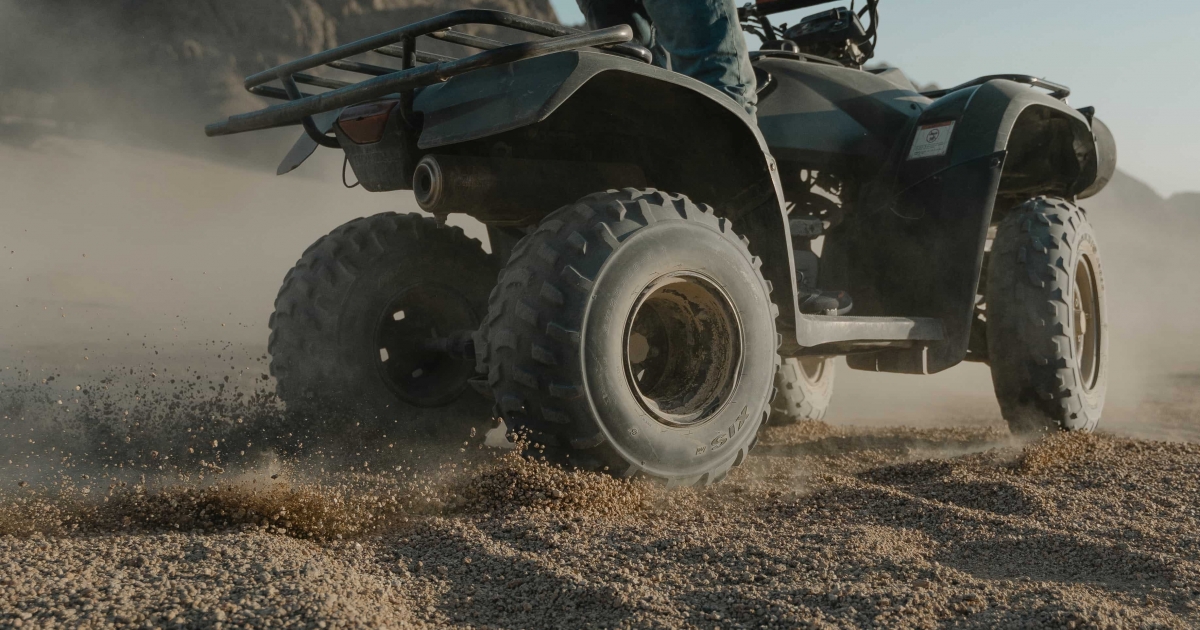Kvadozás részegen, jogosítvány nélkül, bejegyzetlen járművel
