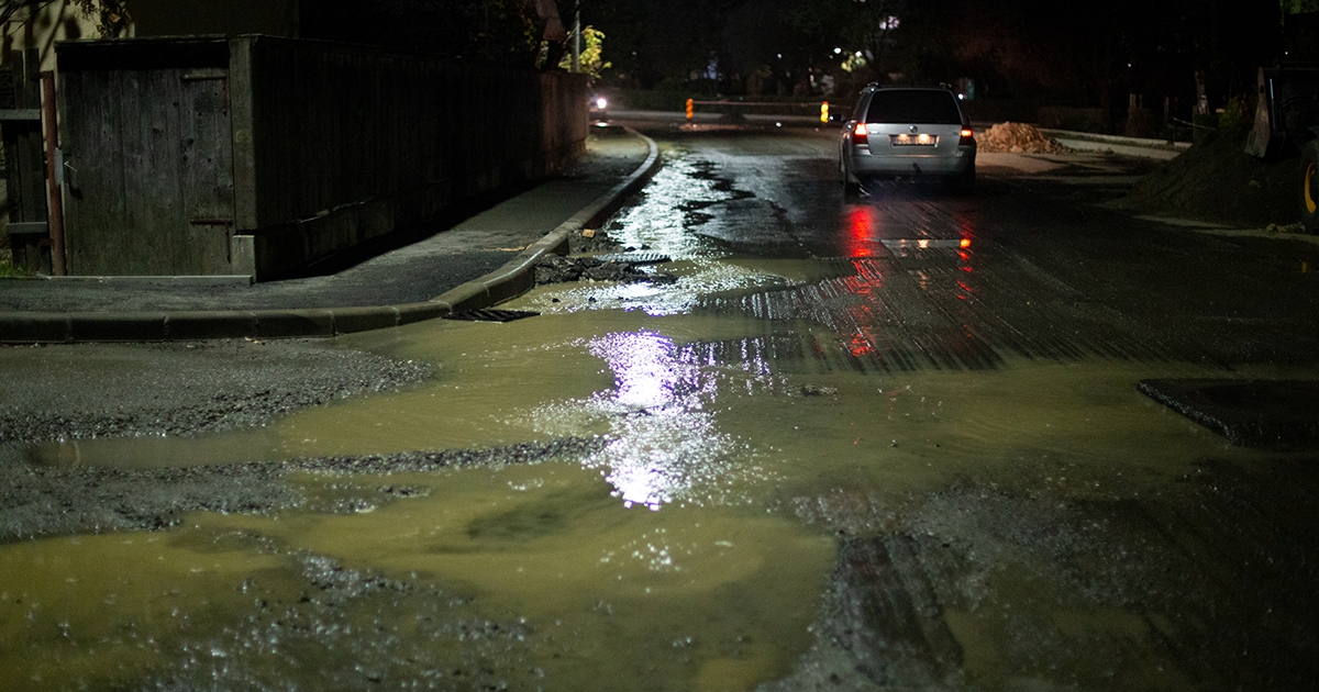 Több ezer liter tiszta víz folyik el Székelyudvarhelyen