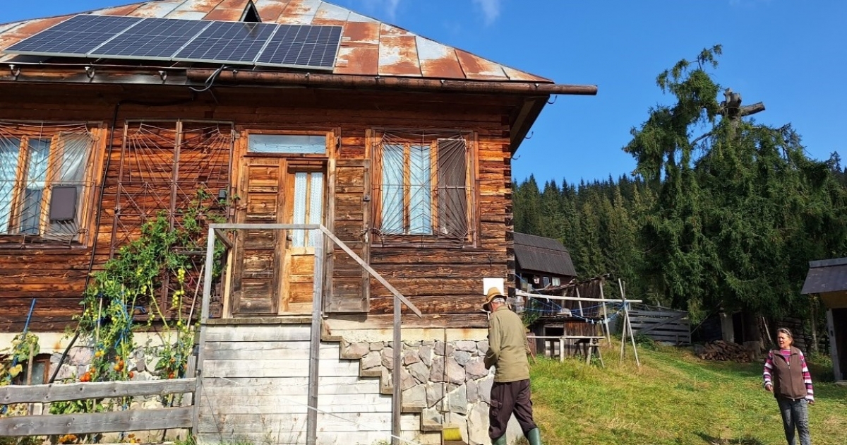 Napelemeket szereltek fel 52 elszigetelt háztartásban megyeszerte