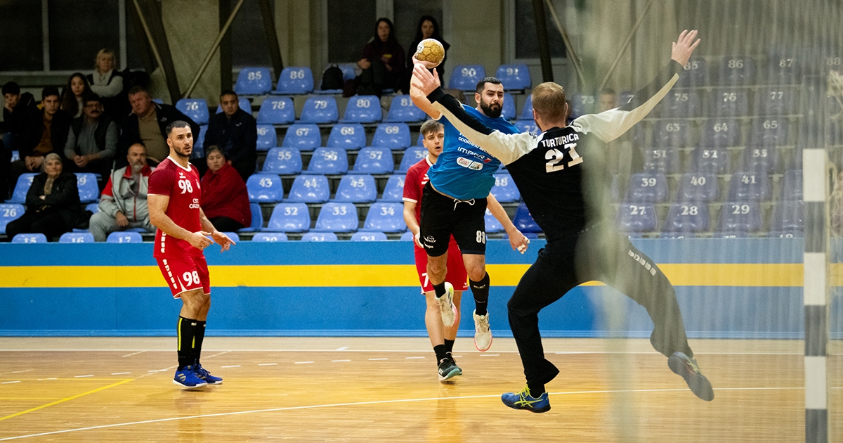 Karnyújtásnyira a rájátszás