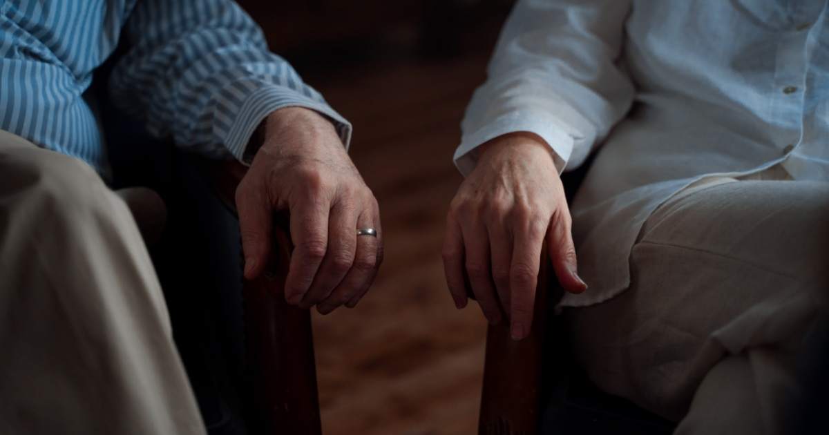 Az idősek világnapján lép érvénybe a nyugdíjak adómentességi küszöbét háromezer lejre emelő törvény