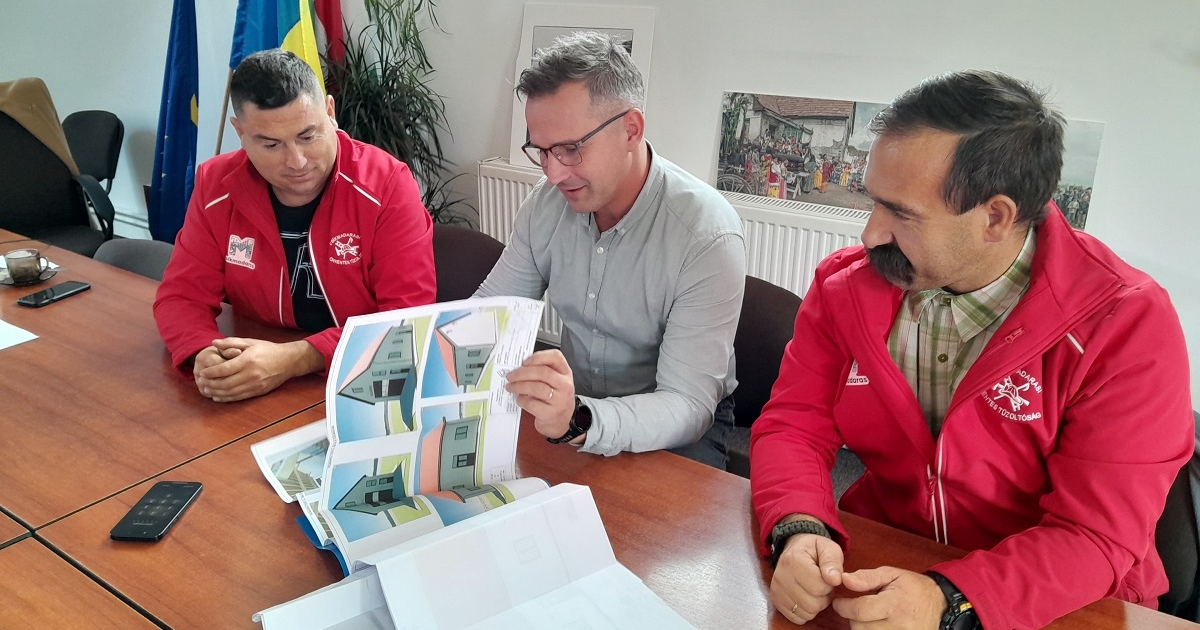 Közösségi összefogással építenek tűzoltószertárt