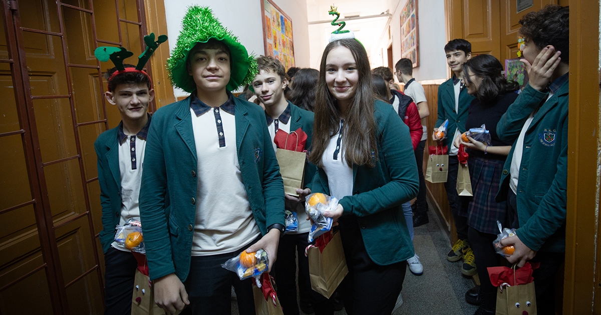 A Refiben a Mikulás a tanügyminiszter