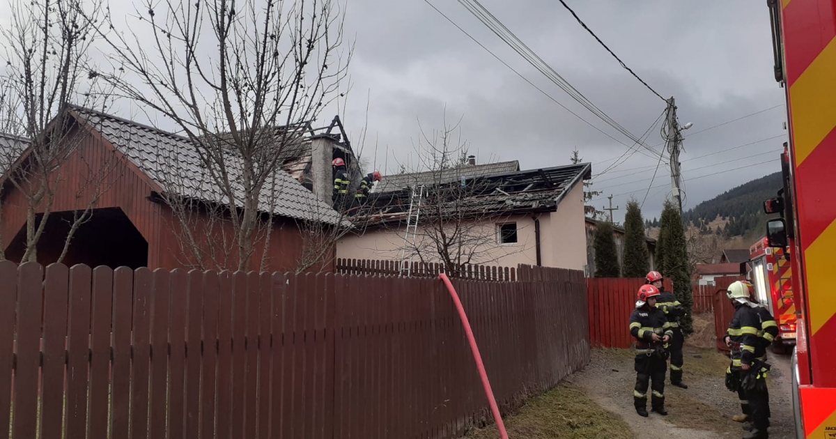 Egy panzió tetőszerkezete égett Csíkszeredában