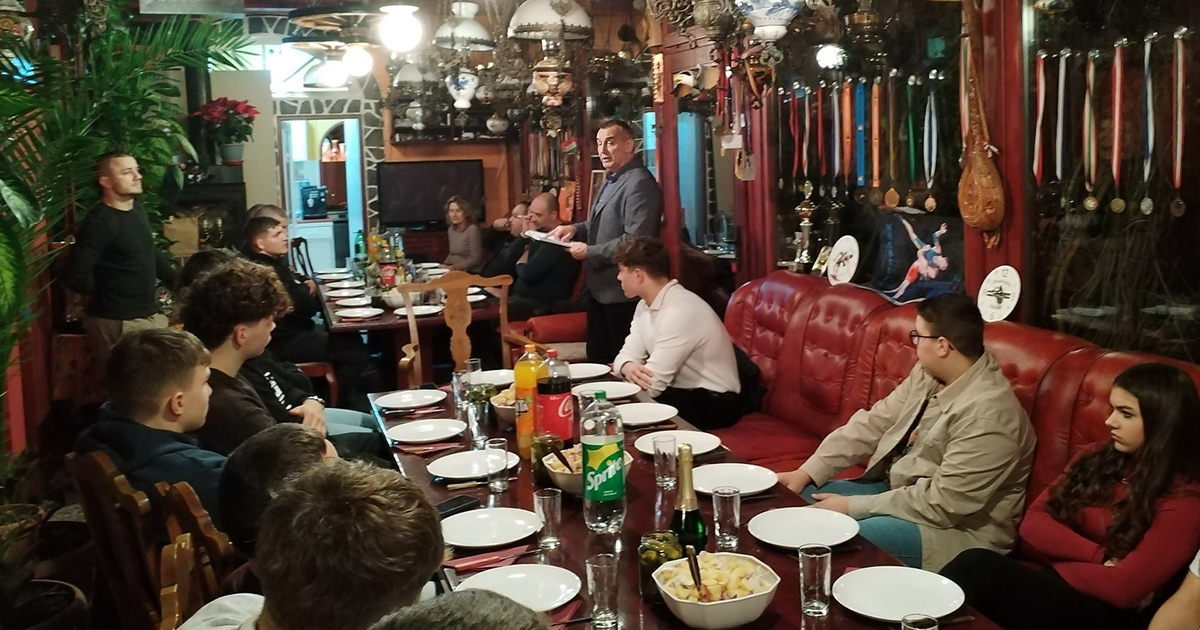 Kiemelkedően birkóztak az ifik