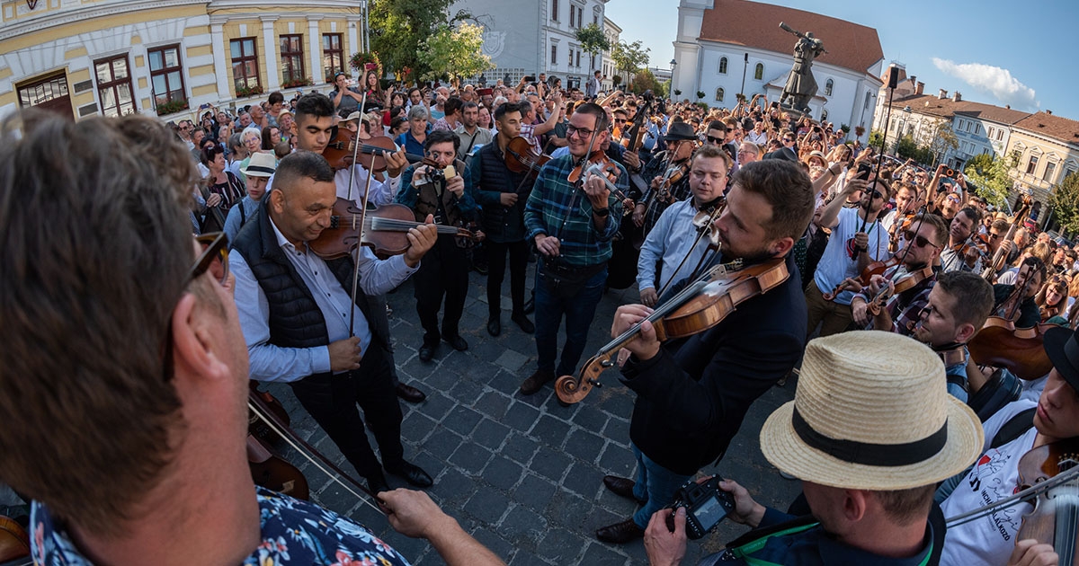 „Magyarország, Erdély, hallj új hírt!”