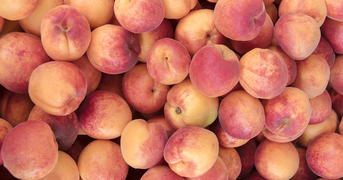 Bársonyos barack az év színe