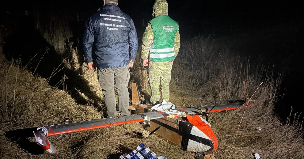 Már drónnal próbálják csempészni a zárjegy nélküli cigarettát Romániába