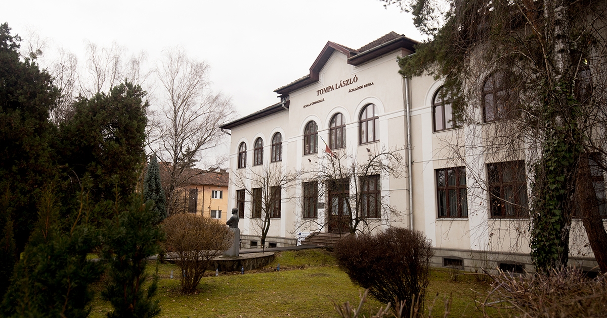 Négy osztálynak költöznie kell