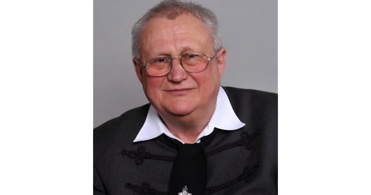 Elhunyt Czakó Gábor