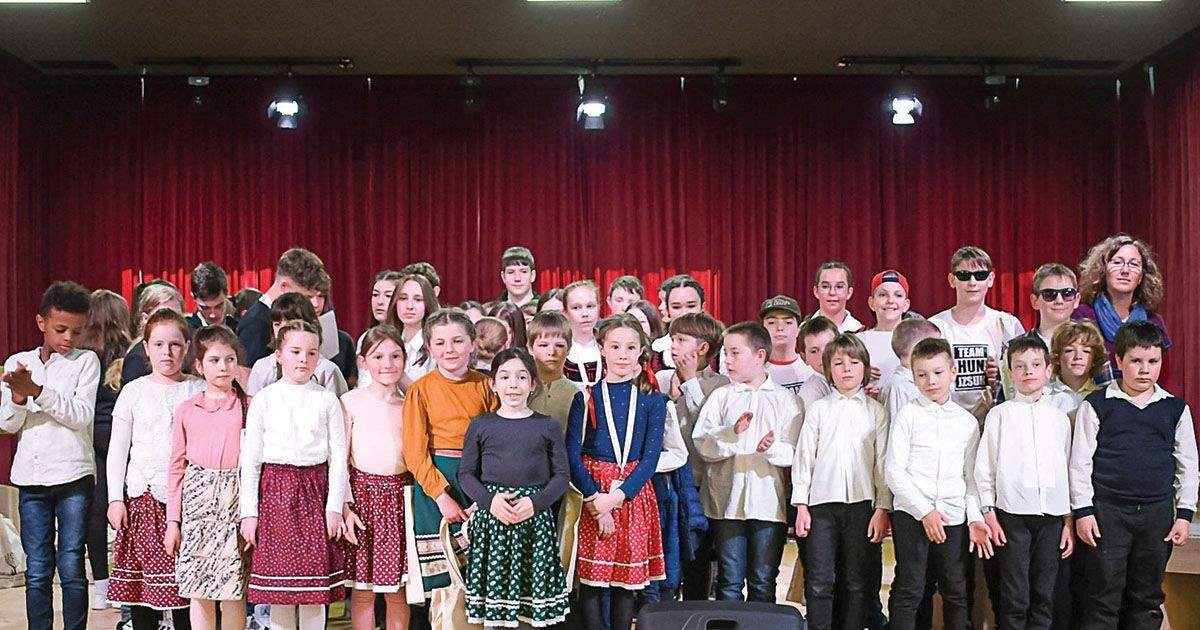 Fától fáig, verstől versig