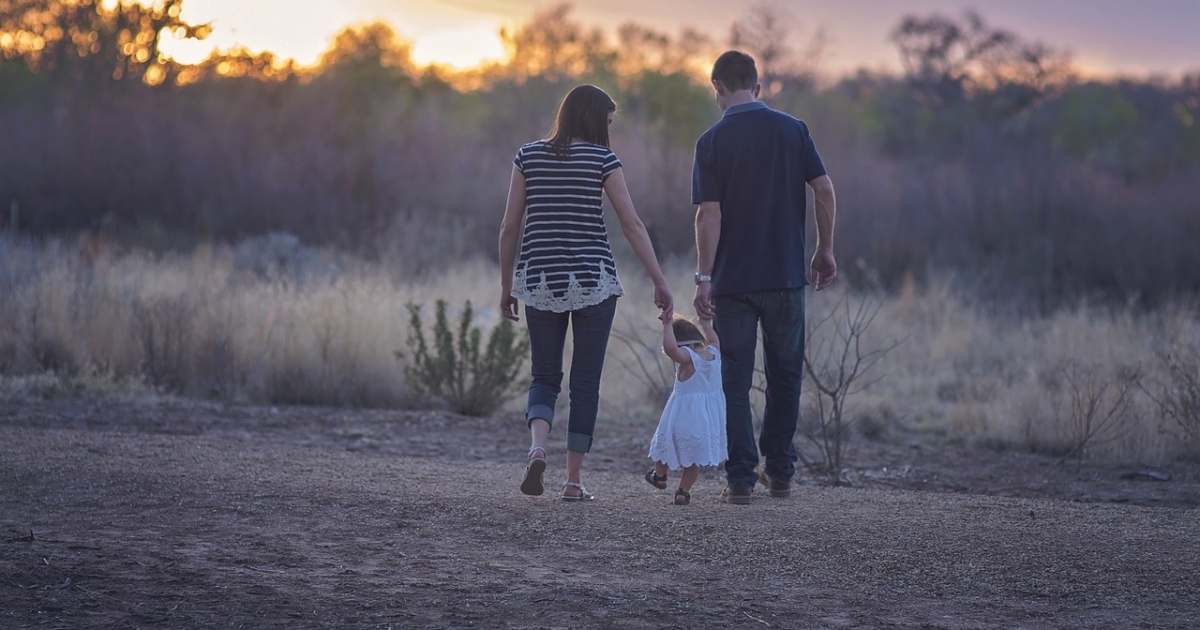 Kutatás: manapság már elvárható a szülőktől, hogy gyermekeiket 24 éves korukig anyagilag támogassák