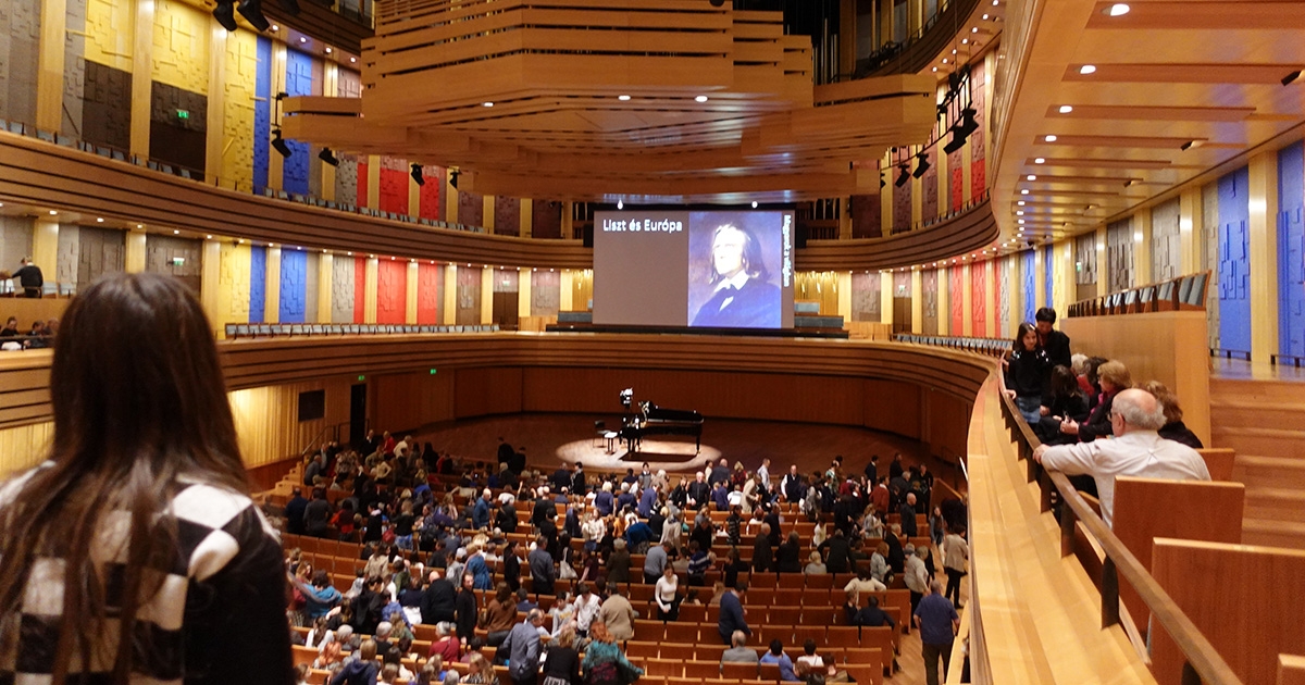 Gyermeknevelés Liszttel