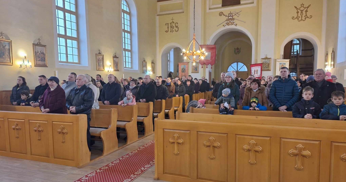 Már nem fagy be a szenteltvíz