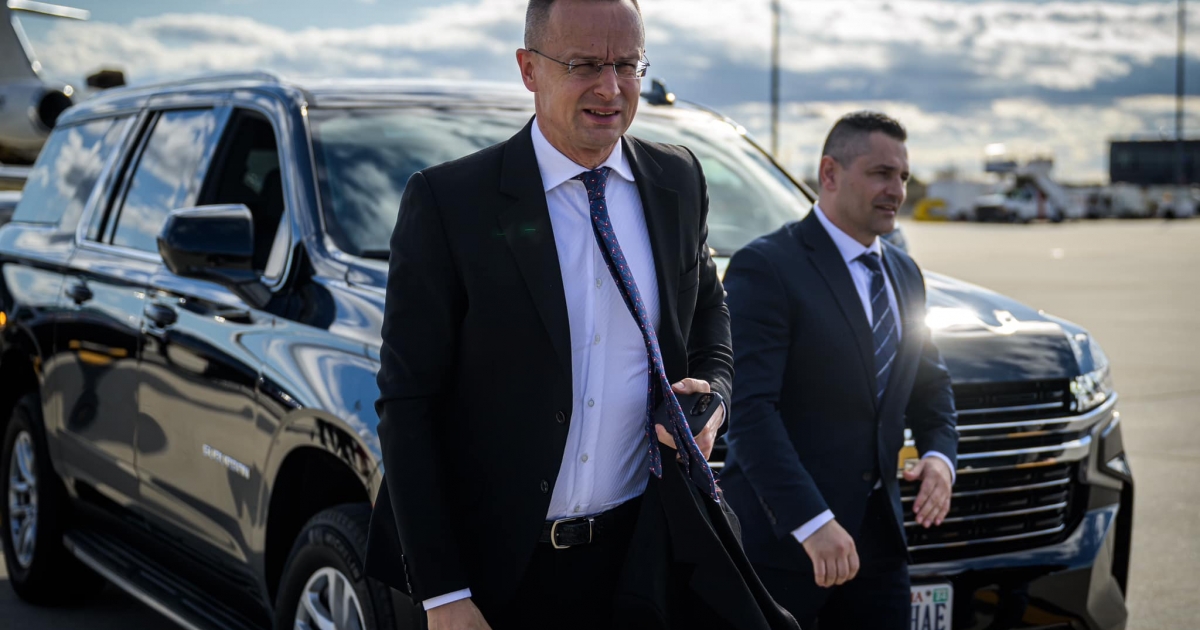 Jó hangulatban tárgyalt a magyar és a román külügyminiszter, bővíthetik a határátkelőhelyek számát